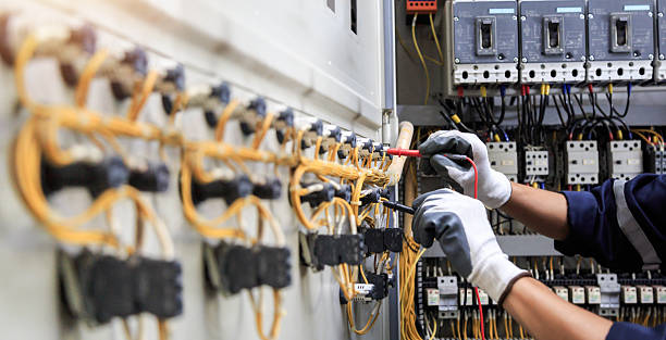 Professional Electrician technician working in Highlands, CA